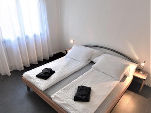 23011595-Ferienwohnung-4-Interlaken-300x225-1