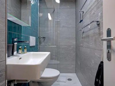 Badezimmer / Dusche / Haartrockner