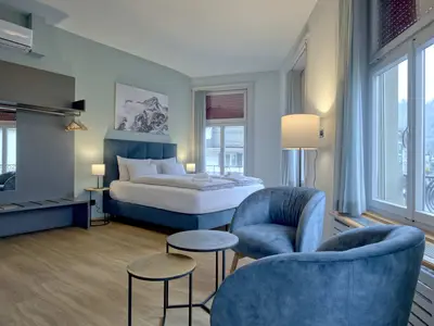 Wohnzimmer / Doppelbett / Essbereich / Küche