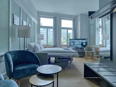 Wohnzimmer / Sofa Bett / Essbereich