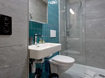 Badezimmer / Dusche / Haartrockner