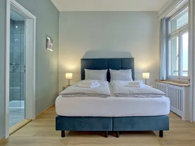 Wohnzimmer / Doppelbett / Essbereich / Küche