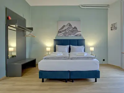 Wohnzimmer / Doppelbett / Essbereich / Küche