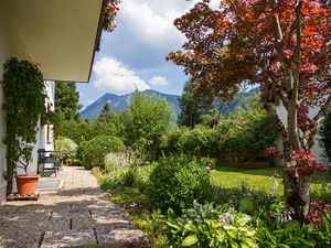 Side view from the house with a view of the Hochstaufen