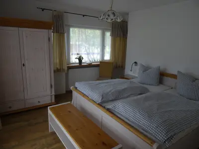 Schlafzimmer 1