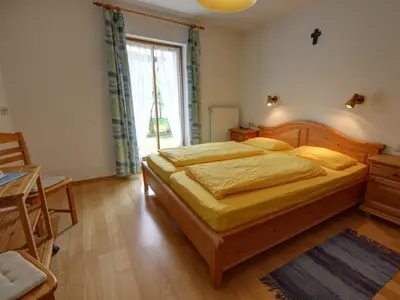 Schlafzimmer 1