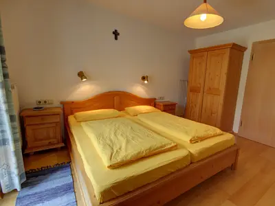 Schlafzimmer 1