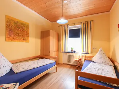 Schlafzimmer 2