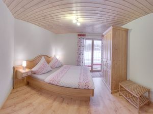 1672525-Ferienwohnung-4-Inzell-300x225-4