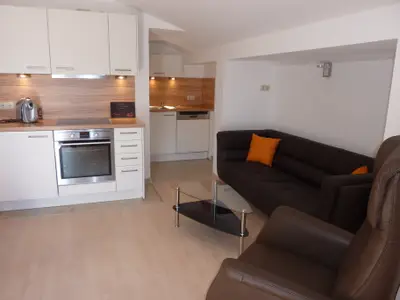 Wohnzimmer mit Küche