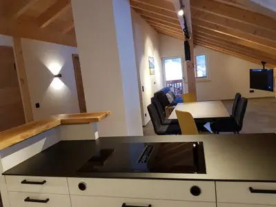 Küche mit Blick in den Wohnraum