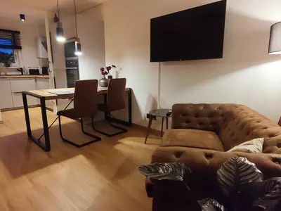 Wohnbereich mit Küche und Couchecke