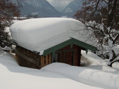 Gartenhäuschen im Winter