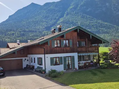 Haus mit Balkon der Ferienwohnung