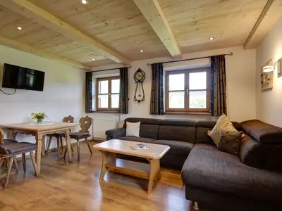 Essplatz und große Couch