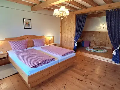 Schlafzimmer mit abtrennbaren Kinderbereich