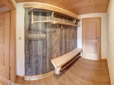 Eingangsbereich - Altholzgarderobe