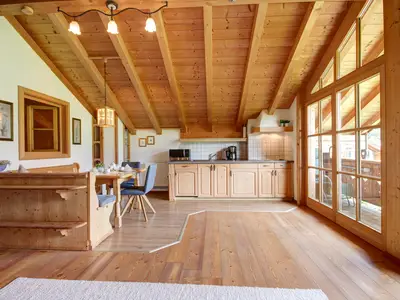 Wohnbereich mit Blick von Couchecke