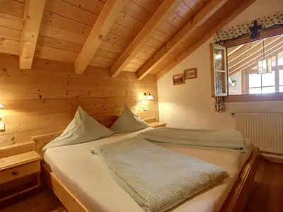Schlafzimmer 1