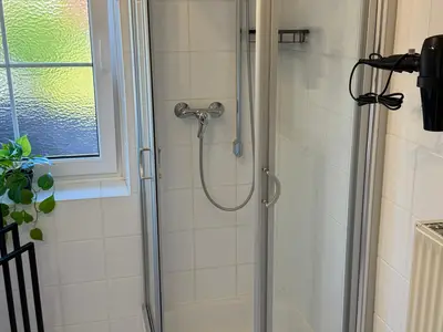 Dusche im Badezimmer