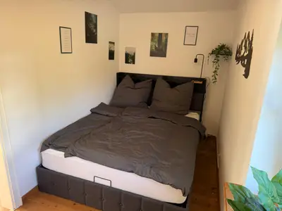 Kleines, aber feines Schlafzimmer mit Doppelbett (1,40 m x 2,00 m)