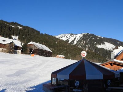 Direkt neben der Skipiste