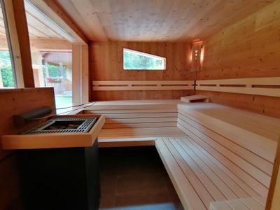 Sauna mit Blick in den Garten