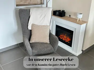 in der Leseecke gemütlich am Kamin sitzen