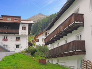 23877555-Ferienwohnung-4-Ischgl-300x225-0