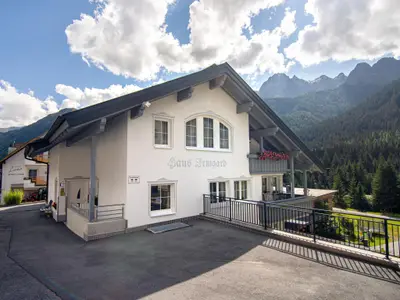 Außenseite Ferienhaus [Sommer]