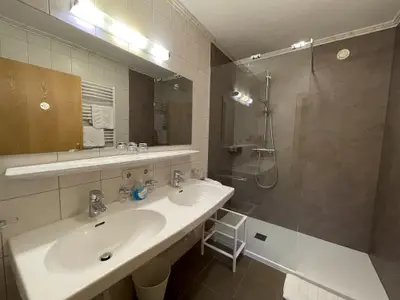 Zi 5 Badezimmer
