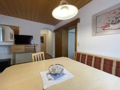Zi 7 Küchentisch 2