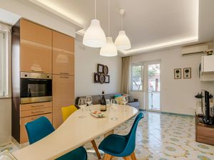 23749891-Ferienwohnung-5-Ischia-300x225-2