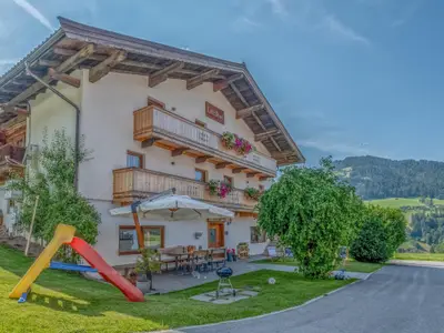 Außenseite Ferienhaus [Sommer]