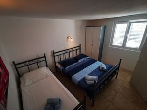 21720349-Ferienwohnung-7-Ivan Dolac-300x225-5