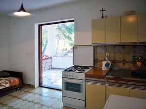 22348181-Ferienwohnung-5-Ivan Dolac-300x225-1