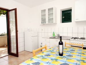 23926152-Ferienwohnung-4-Ivan Dolac-300x225-3