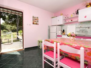 23928688-Ferienwohnung-5-Ivan Dolac-300x225-2