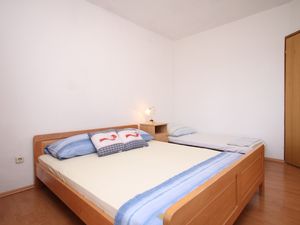 23930517-Ferienwohnung-4-Ivan Dolac-300x225-5