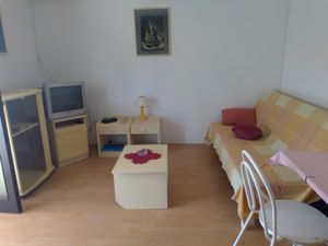 23933191-Ferienwohnung-4-Ivan Dolac-300x225-1