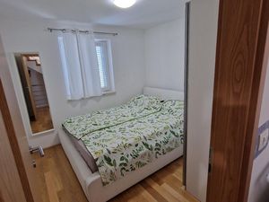 23587811-Ferienwohnung-8-Izola-300x225-3