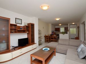 23958654-Ferienwohnung-5-Ičići-300x225-3