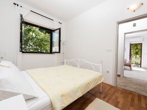 23931911-Ferienwohnung-4-Ičići-300x225-4