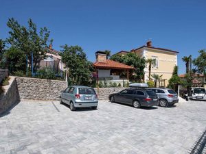 24033856-Ferienwohnung-4-Ičići-300x225-5