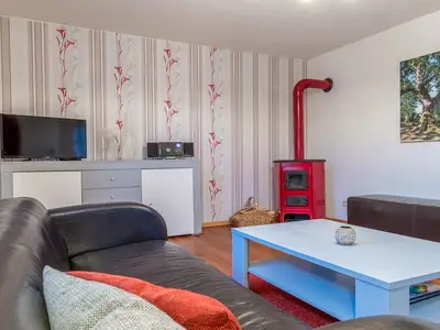 Ferienwohnung Rohrdommel Wohnzimmer mit Kamin