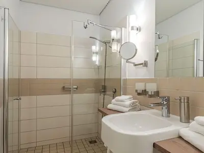 Ferienwohnung Zwergtaucher Badezimmer mit Glasdusche