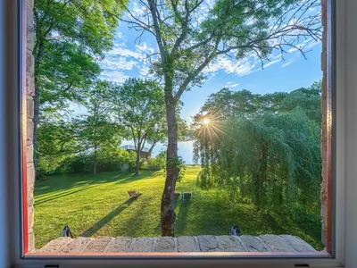 Ferienwohnung Zwergtaucher Blick aus dem Fenster auf den See