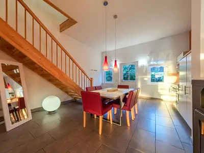 Ferienwohnung Stockente Esstisch im Wohnbereich