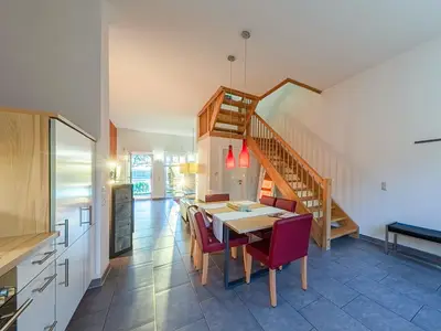 Ferienwohnung Stockente offener Wohnbereich mit Treppe zum Obergeschoss