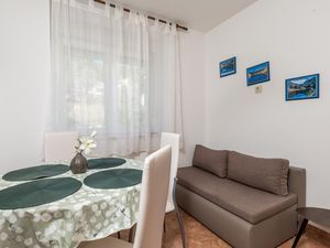 23738048-Ferienwohnung-4-Jablanac-300x225-2